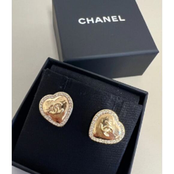 Gold CHANEL Heart Stud Earrings A21 (CHXX021) - Picture 3 of 8
